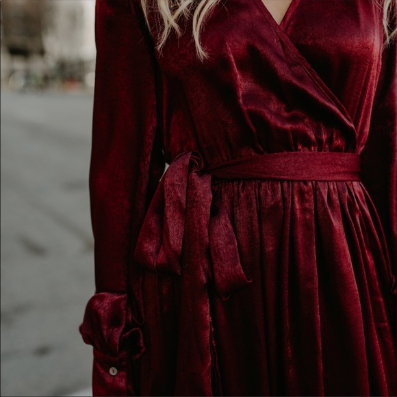 NWT 💥LAST ONE💥 Gorgeous Garnet Satin Maxi Dress - Picture 7 of 7